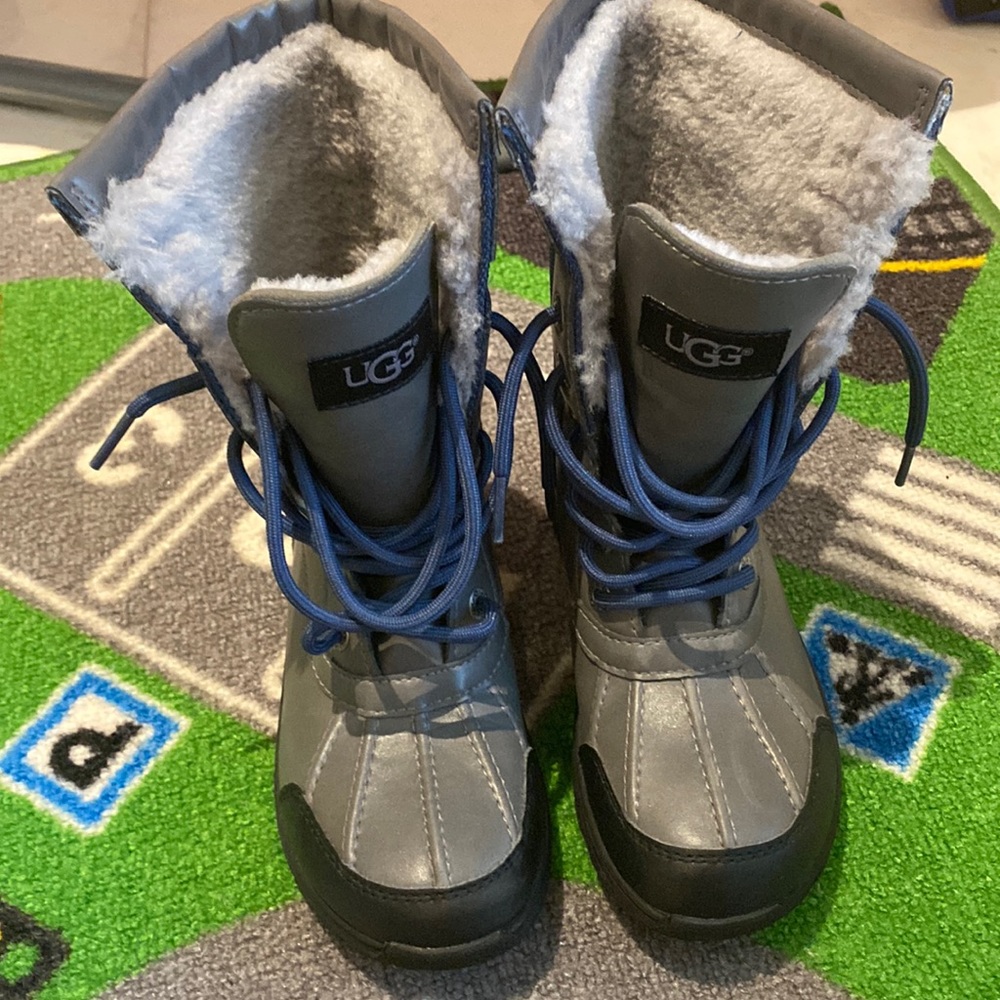 Snow boots, waterproof Excellent condition.
